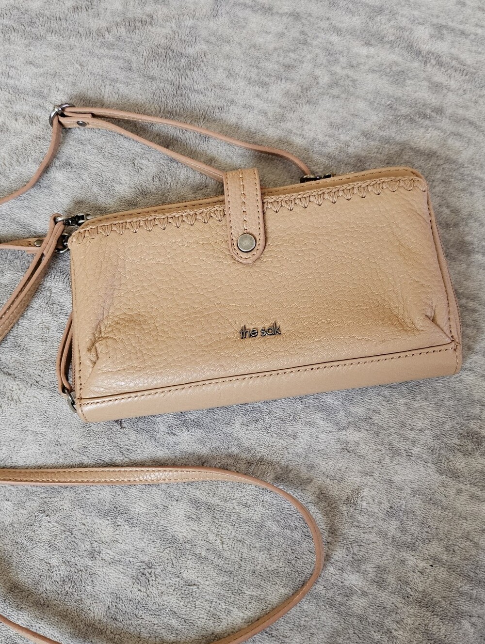 The Sak Iris leather crossbody phone bag tan